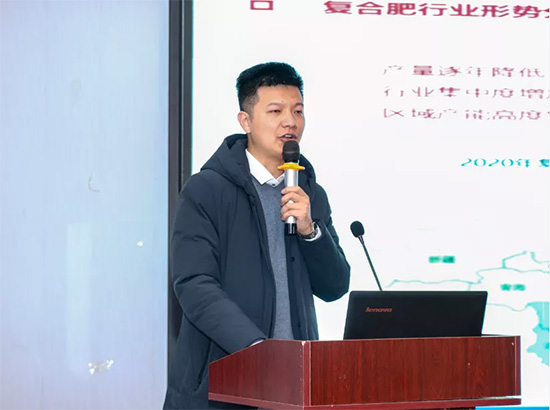 引傳統(tǒng)生產(chǎn)走新路,促轉(zhuǎn)型發(fā)展開新局——河南省肥料協(xié)會(huì)2020年年會(huì)在新鄉(xiāng)召開! 引傳統(tǒng)生產(chǎn)走新路,促轉(zhuǎn)型發(fā)展開新局——河南省肥料協(xié)會(huì)2020年年會(huì)在新鄉(xiāng)召開!