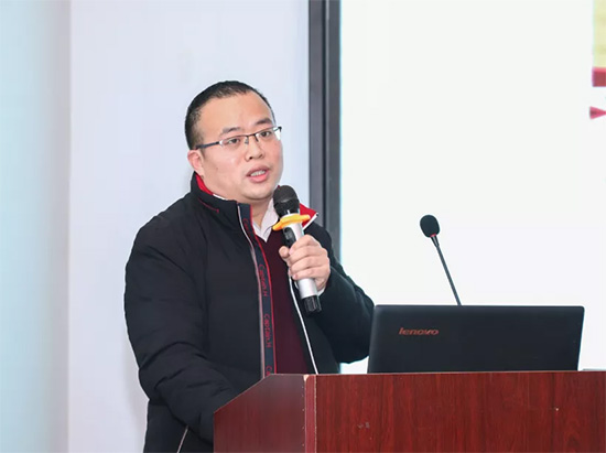 引傳統(tǒng)生產(chǎn)走新路,促轉(zhuǎn)型發(fā)展開新局——河南省肥料協(xié)會(huì)2020年年會(huì)在新鄉(xiāng)召開! 引傳統(tǒng)生產(chǎn)走新路,促轉(zhuǎn)型發(fā)展開新局——河南省肥料協(xié)會(huì)2020年年會(huì)在新鄉(xiāng)召開!